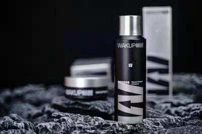 頭發(fā)如何保持干爽蓬松？暢醒噴霧發(fā)蠟給你答案